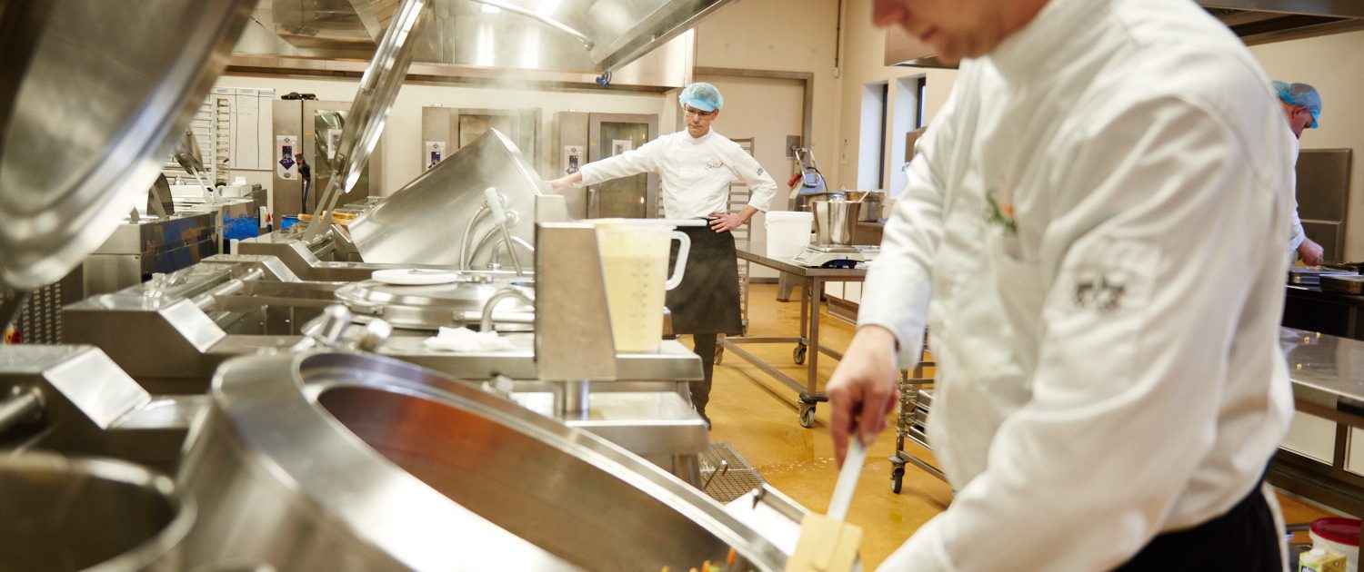 Kok bij Van Smaak Maaltijdservice