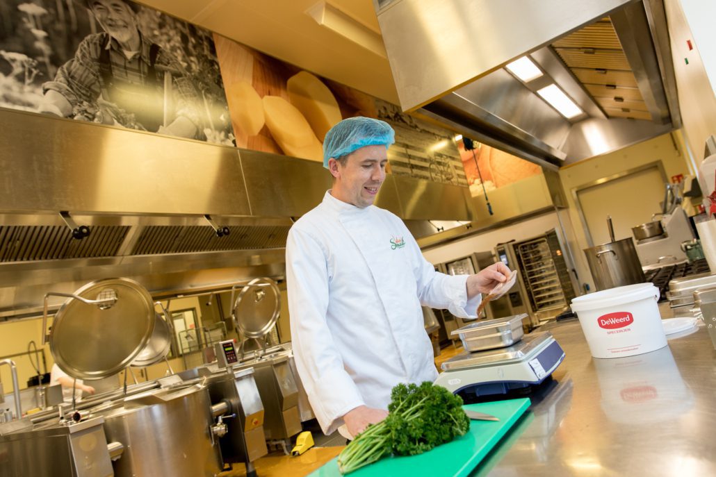 Chef-kok Luc in de keuken